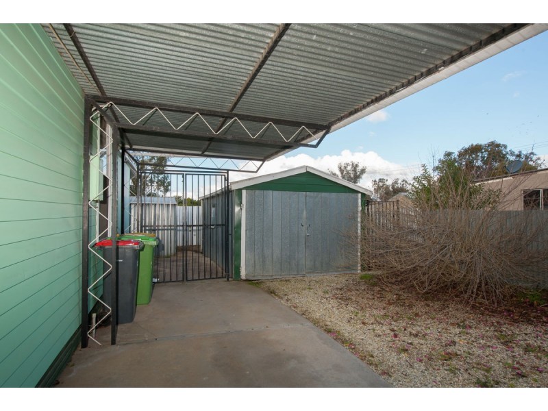 606 Kemp Street, Lavington NSW 2641