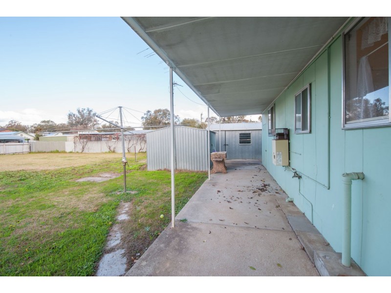 606 Kemp Street, Lavington NSW 2641