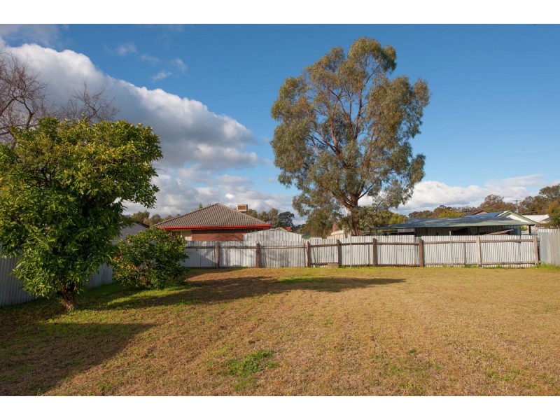 606 Kemp Street, Lavington NSW 2641