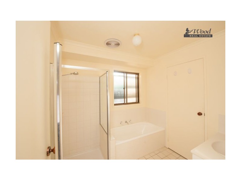 665 Pearsall Street, Lavington NSW 2641