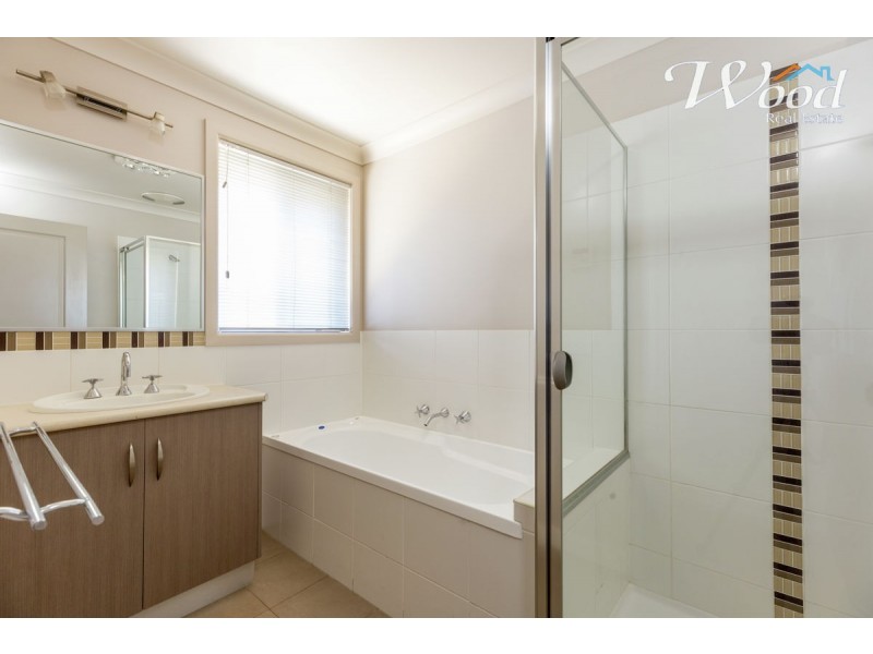 122 Hotham Circuit, Thurgoona NSW 2640