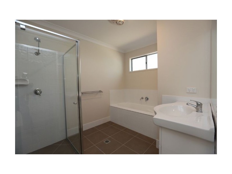 12 Nicola Place, Lavington NSW 2641