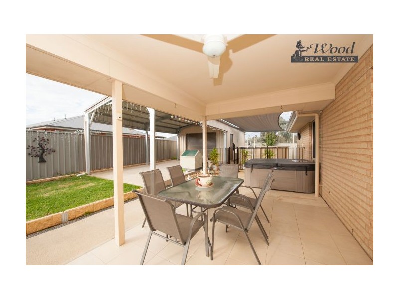 9 Oxford Drive, Thurgoona NSW 2640