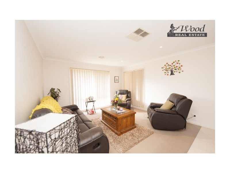 9 Oxford Drive, Thurgoona NSW 2640
