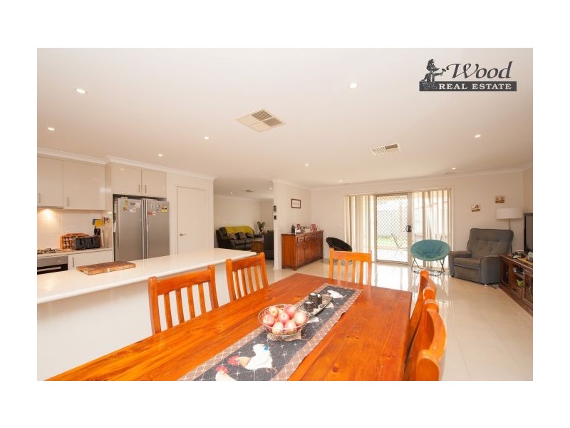 9 Oxford Drive, Thurgoona NSW 2640