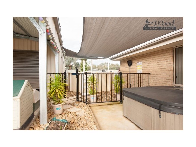 9 Oxford Drive, Thurgoona NSW 2640