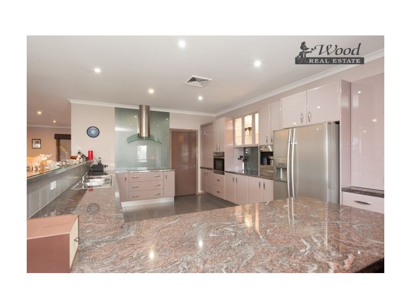 39 Hinchinbrook Crt, Thurgoona NSW 2640