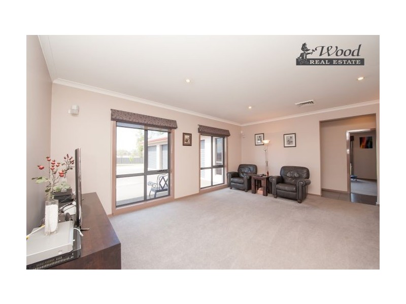 39 Hinchinbrook Crt, Thurgoona NSW 2640