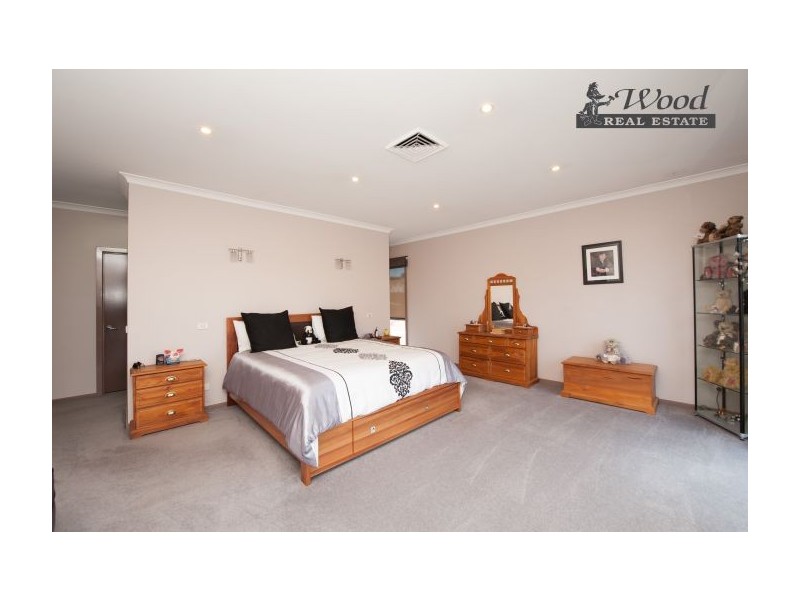 39 Hinchinbrook Crt, Thurgoona NSW 2640