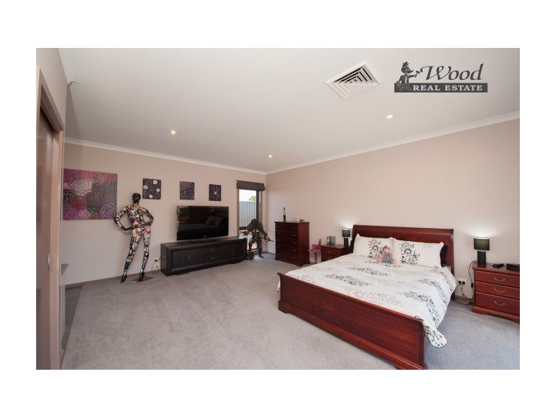 39 Hinchinbrook Crt, Thurgoona NSW 2640