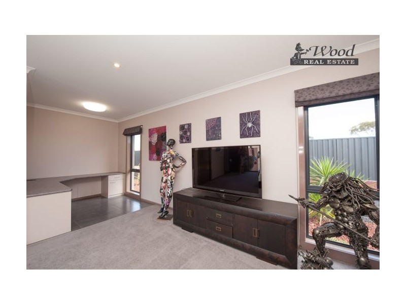 39 Hinchinbrook Crt, Thurgoona NSW 2640