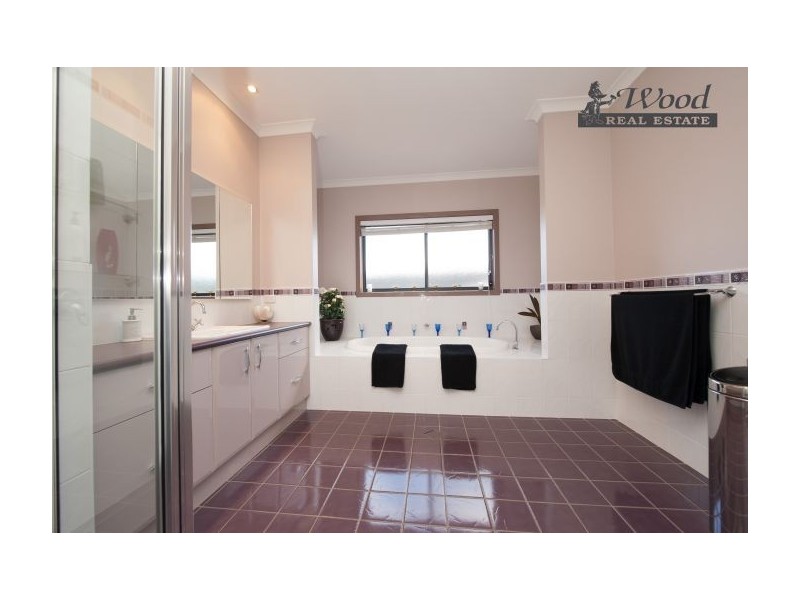 39 Hinchinbrook Crt, Thurgoona NSW 2640