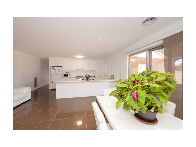 14 Henschke Avenue, Thurgoona NSW 2640