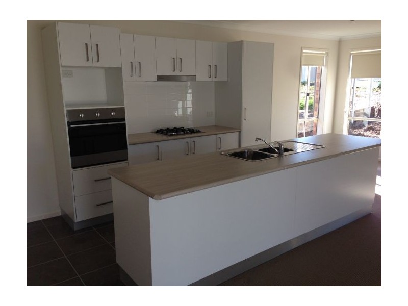 16 O’Shea Street, Lavington NSW 2641