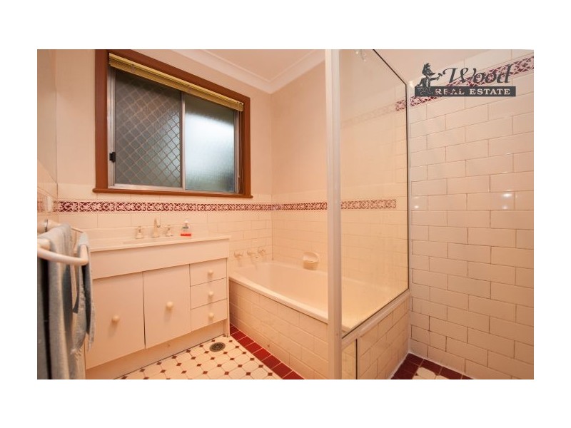 396 Gayview Crescent, Lavington NSW 2641