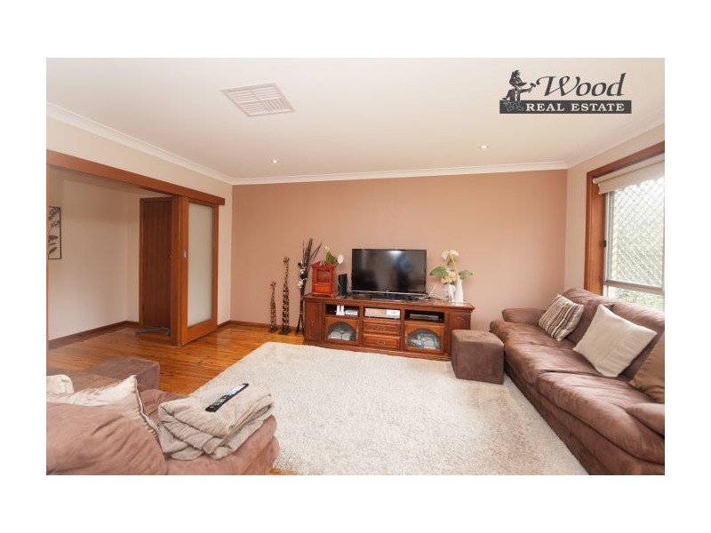 396 Gayview Crescent, Lavington NSW 2641