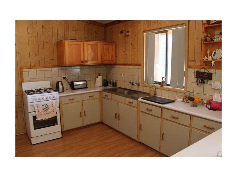 8 Day Street, Henty NSW 2658