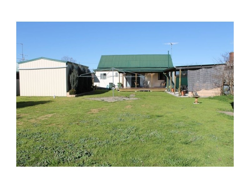 8 Day Street, Henty NSW 2658