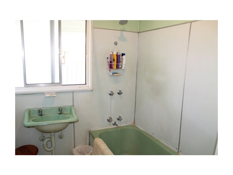 8 Day Street, Henty NSW 2658