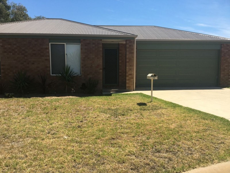 39 Carstens Street, Lavington NSW 2641