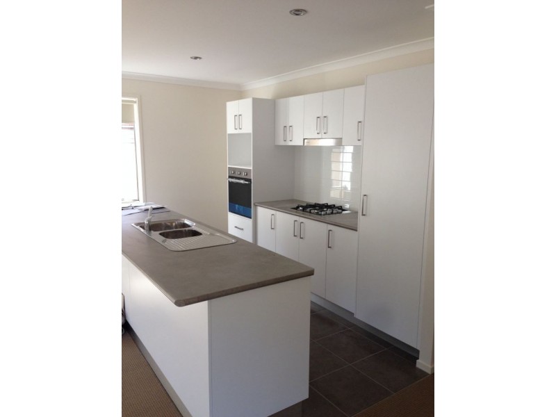 39 Carstens Street, Lavington NSW 2641