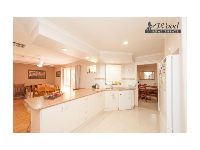 4 Augusta Court, Thurgoona NSW 2640