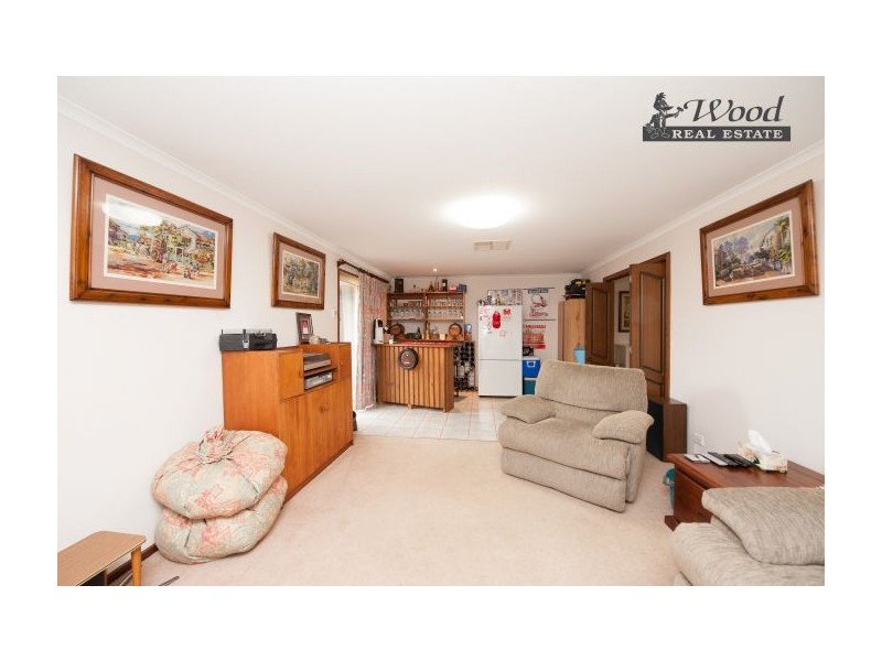 391 Elton Court, Lavington NSW 2641
