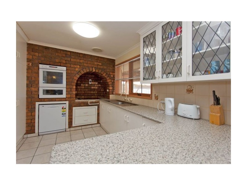 370 Sandrina Drive, Lavington NSW 2641