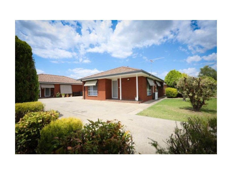 1 & 2, 414 Ross Circuit, Lavington NSW 2641