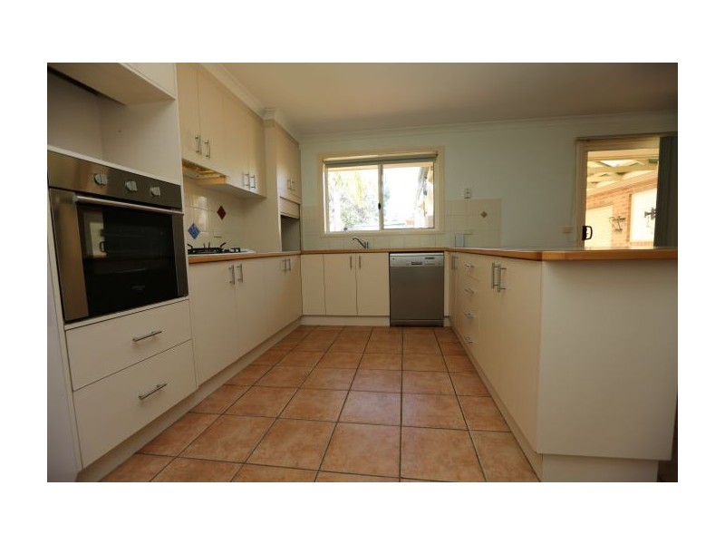 29 Alawarra Rd, Lavington NSW 2641