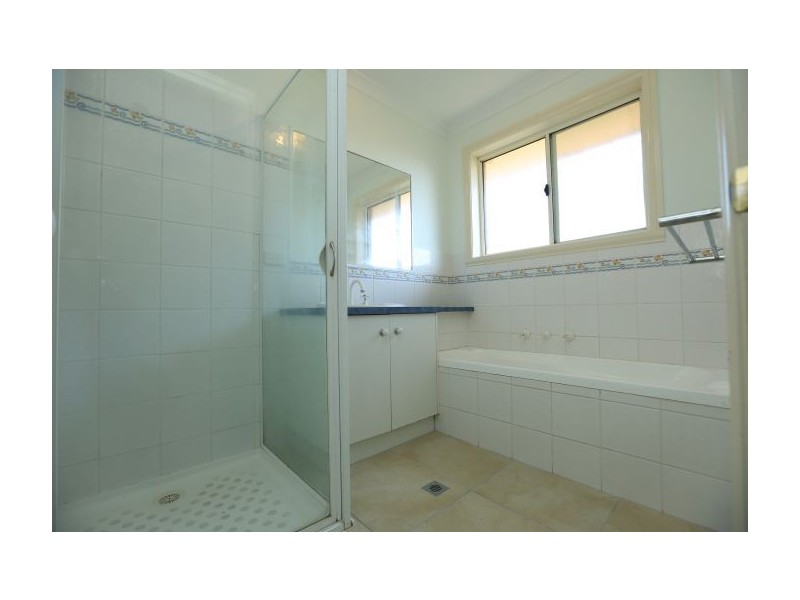 29 Alawarra Rd, Lavington NSW 2641