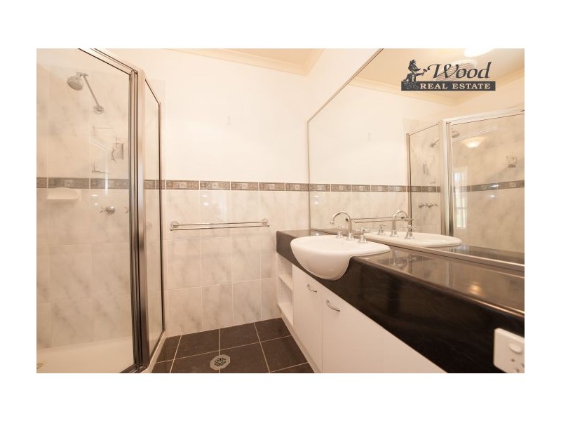 40 Winnell Crt, Thurgoona NSW 2640