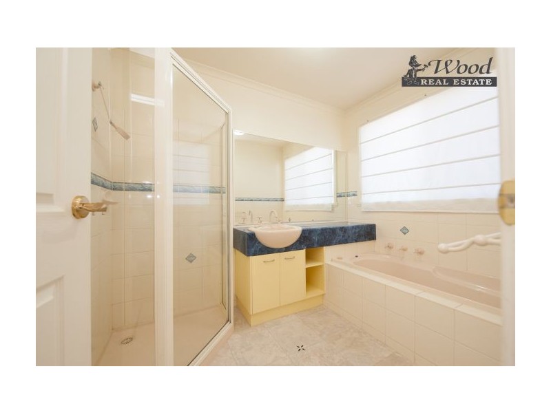 40 Winnell Crt, Thurgoona NSW 2640