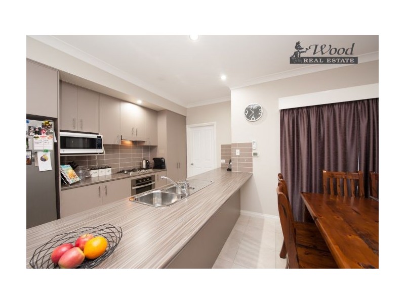 8 Silkyoak Court, East Albury NSW 2640