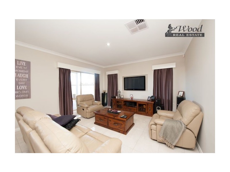 8 Silkyoak Court, East Albury NSW 2640