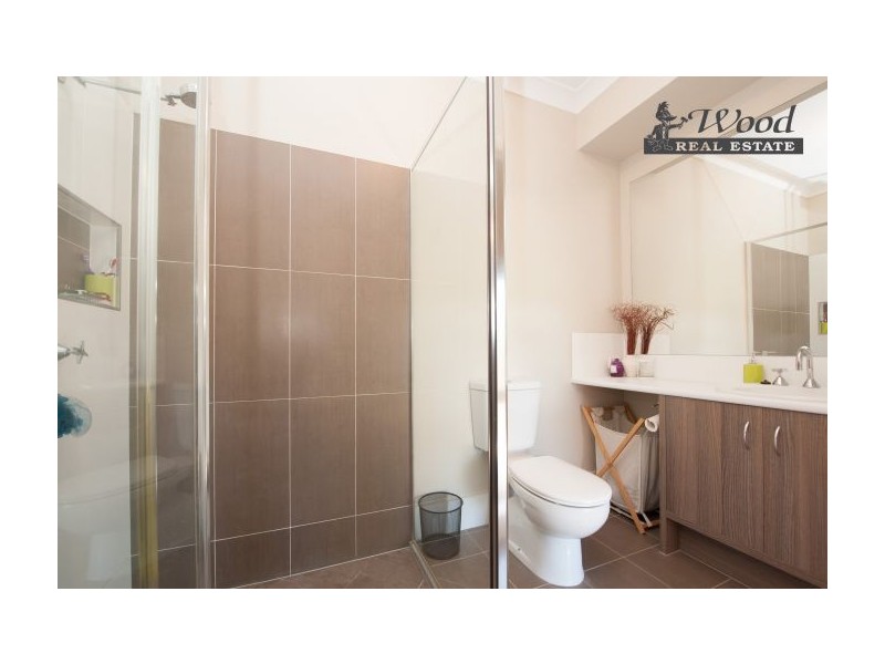 8 Silkyoak Court, East Albury NSW 2640