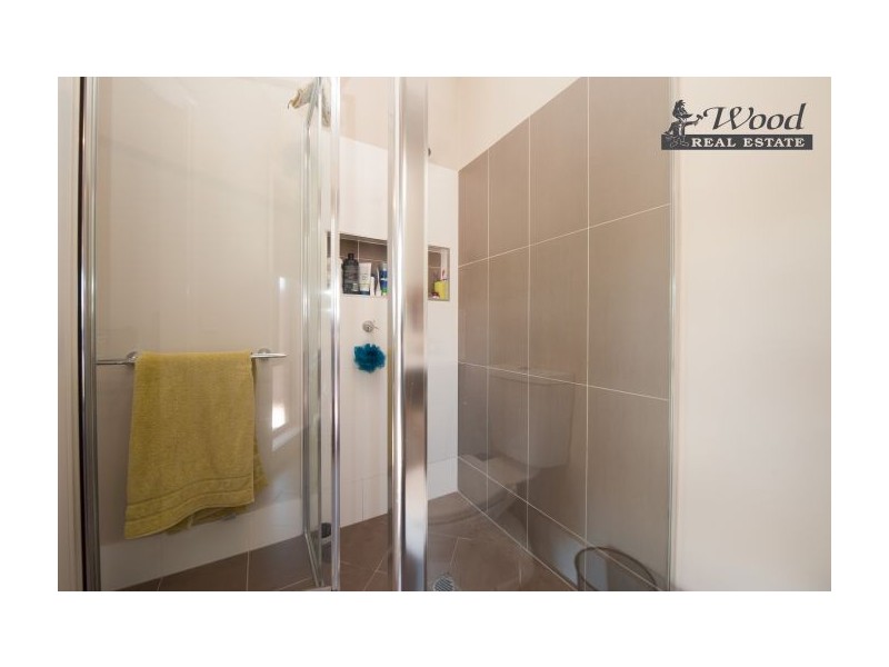 8 Silkyoak Court, East Albury NSW 2640