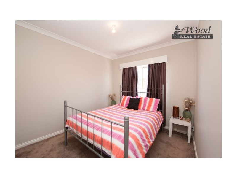 8 Silkyoak Court, East Albury NSW 2640