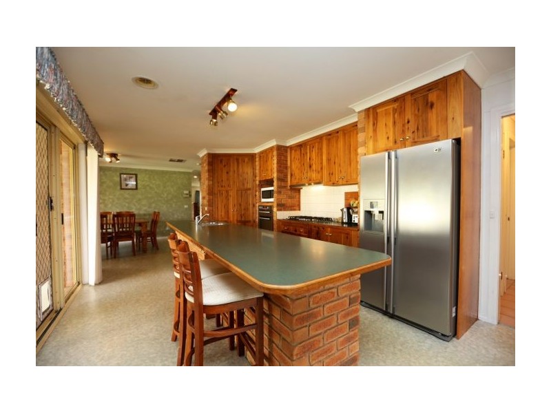 11 Dimbanna Court, Lavington NSW 2641