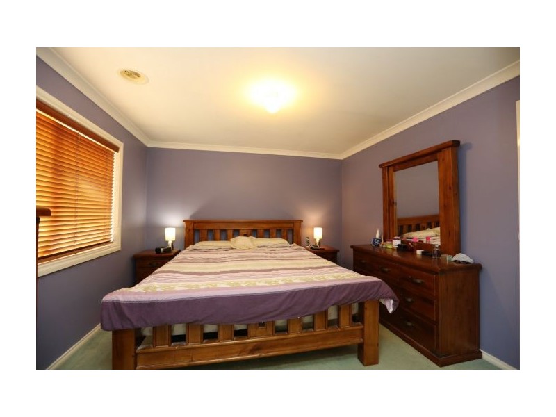 11 Dimbanna Court, Lavington NSW 2641