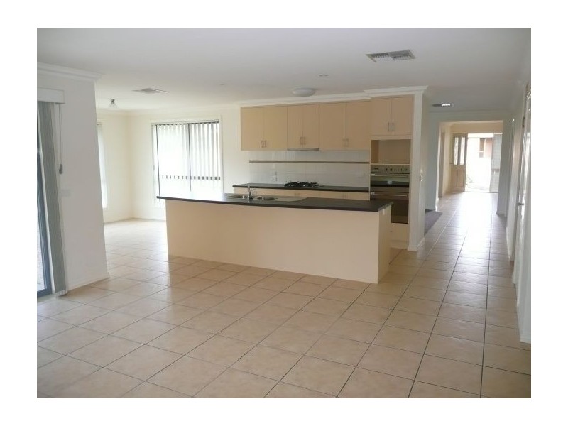 176 Hotham Circuit, Thurgoona NSW 2640