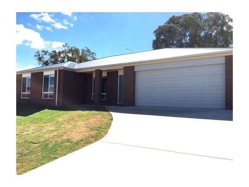 21 Chafia Street, Lavington NSW 2641