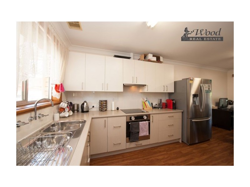 568 Noorla Place, Lavington NSW 2641
