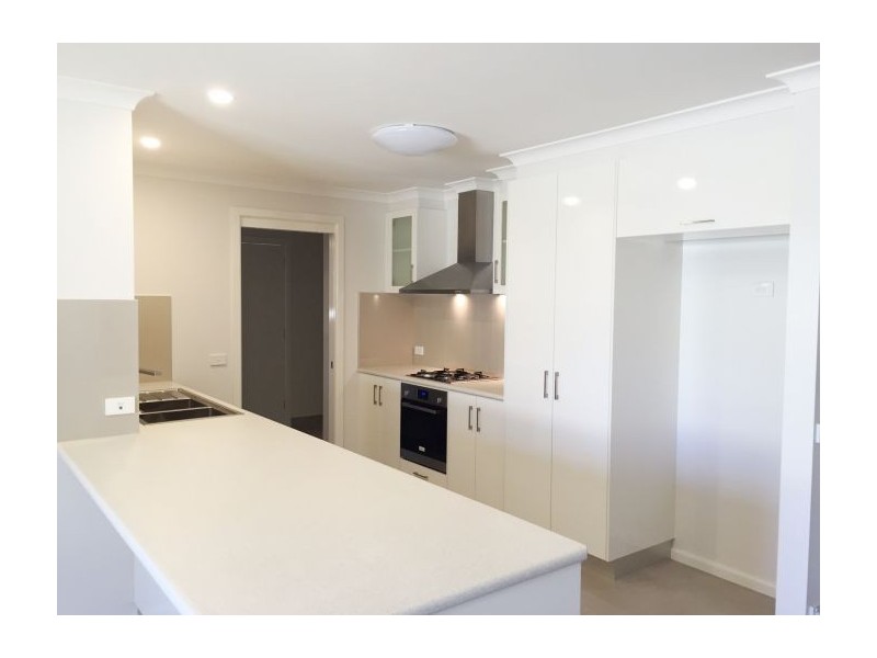 2/430 Parnall Street, Lavington NSW 2641
