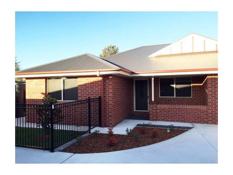 2/430 Parnall Street, Lavington NSW 2641