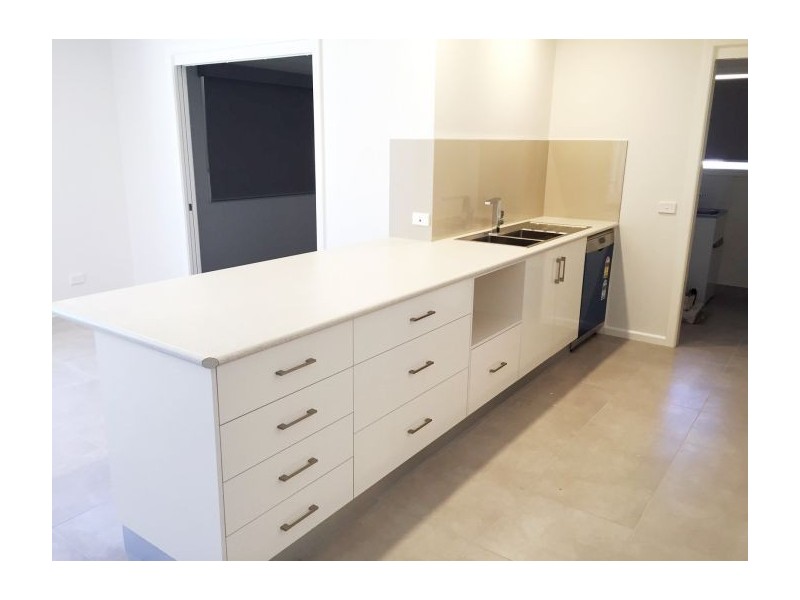 2/430 Parnall Street, Lavington NSW 2641