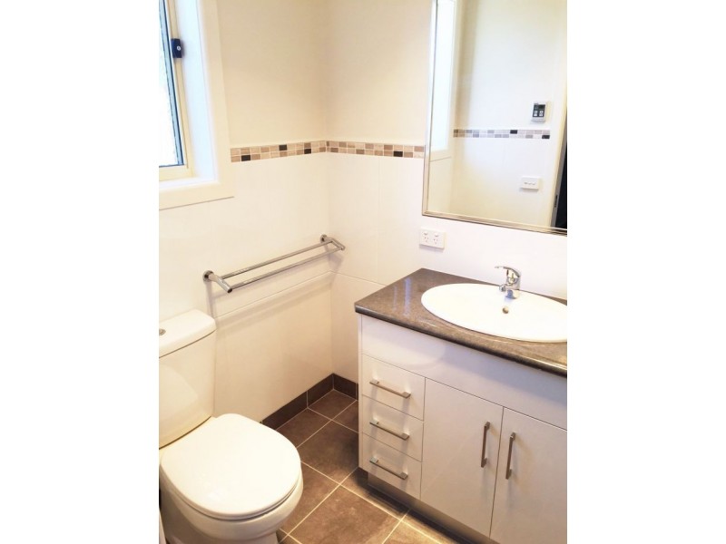 2/430 Parnall Street, Lavington NSW 2641