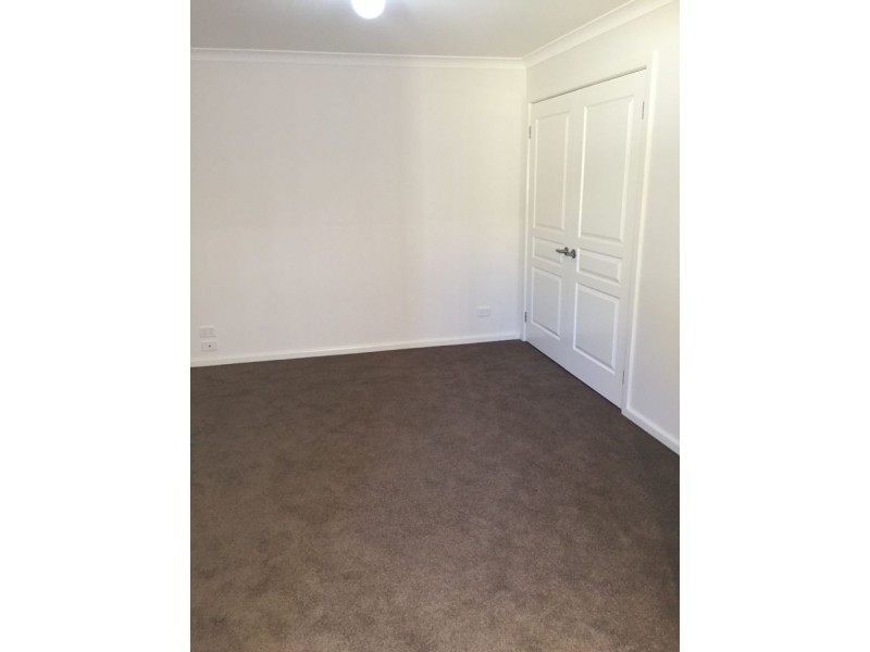 2/430 Parnall Street, Lavington NSW 2641