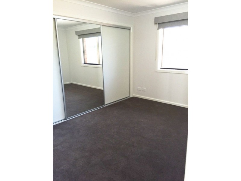 2/430 Parnall Street, Lavington NSW 2641