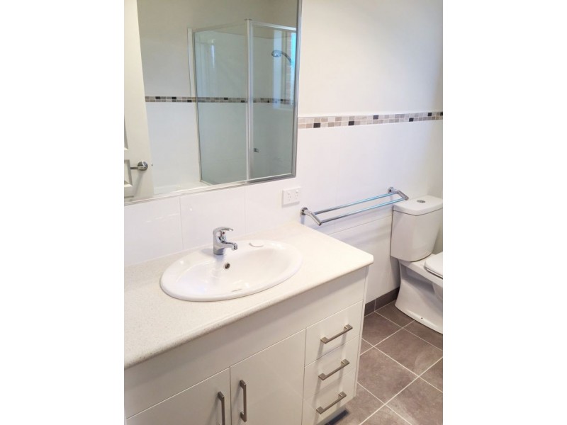 2/430 Parnall Street, Lavington NSW 2641